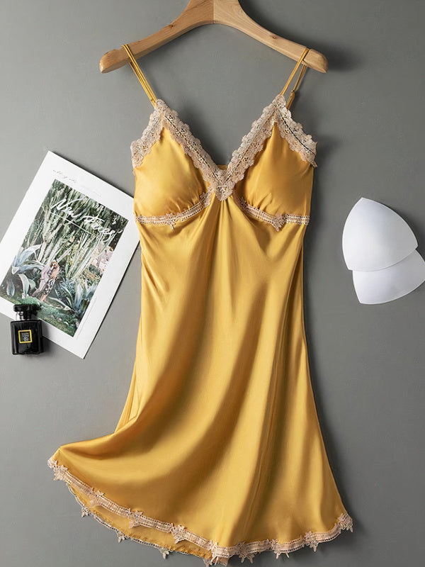 Nuisette Romantique Élégante en Col V Or Signature