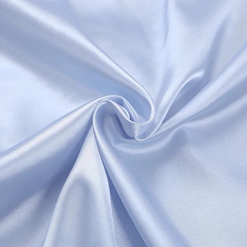 Fleur de Lune Pyjama en Satin Bleu Ciel pour Femme