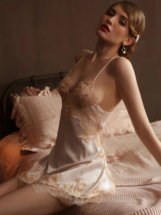 Nuisette en Patchwork de Dentelles Blanches